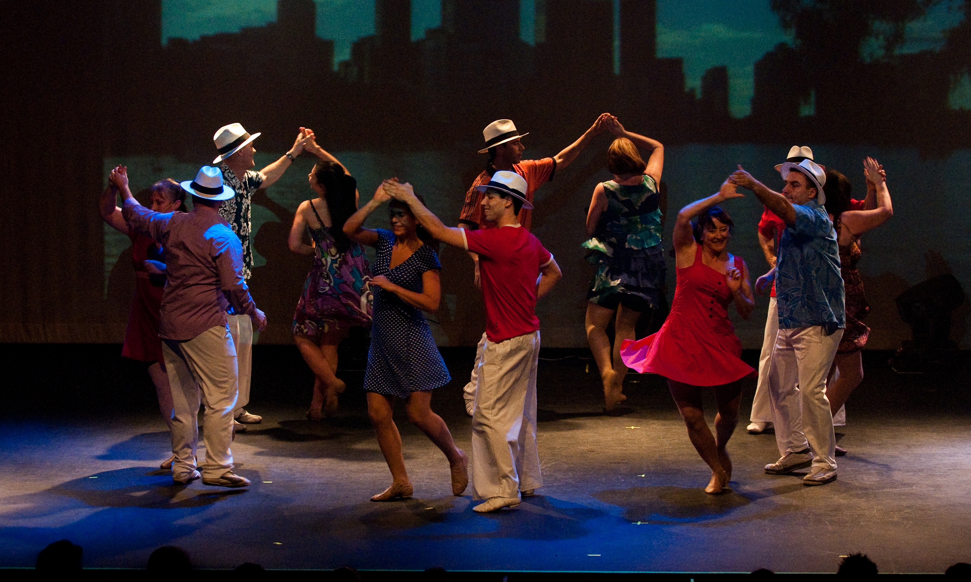 Кубинский танец 5. Сальса Руэда. Кубинская сальса. Сальса танец Куба. Кубинские танцы сальса.